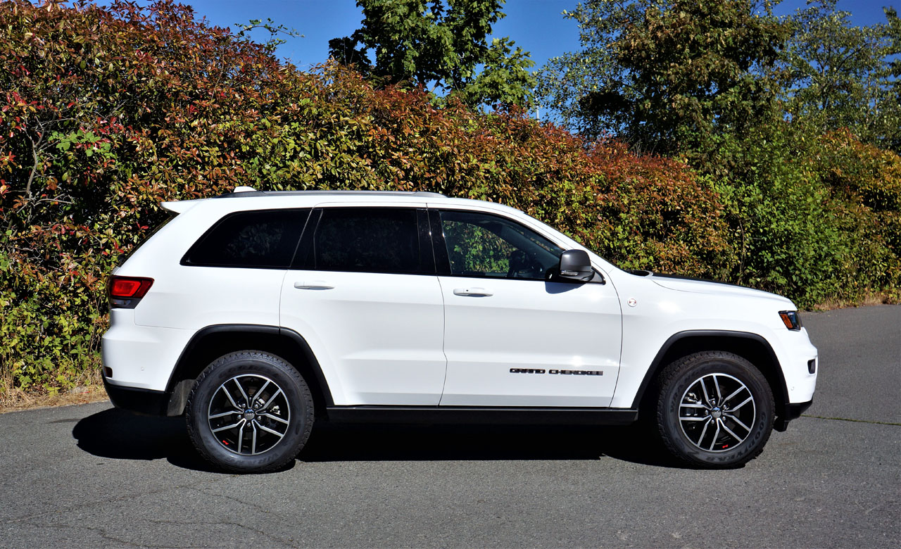 2017 Jeep Grand Cherokee Trailhawk 5.7 Hemi Road Test