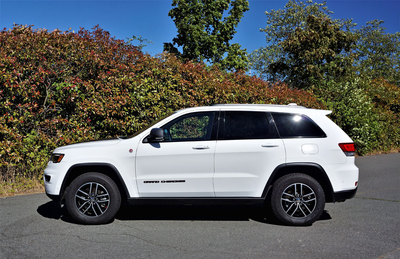 2017 Jeep Grand Cherokee Trailhawk 5.7 Hemi Road Test