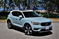 2020 Volvo XC40 T5 AWD Momentum