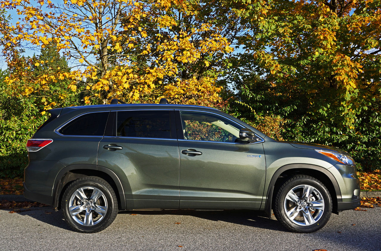 2015 Toyota Highlander Hybrid Limited Road Test Review | The Car Magazine