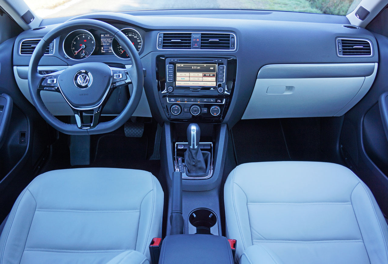 8. Volkswagen jetta 2015 салон. Фольксваген джетта 6 черная. Фольксваген джетта 2016 серая. 8 tsi.