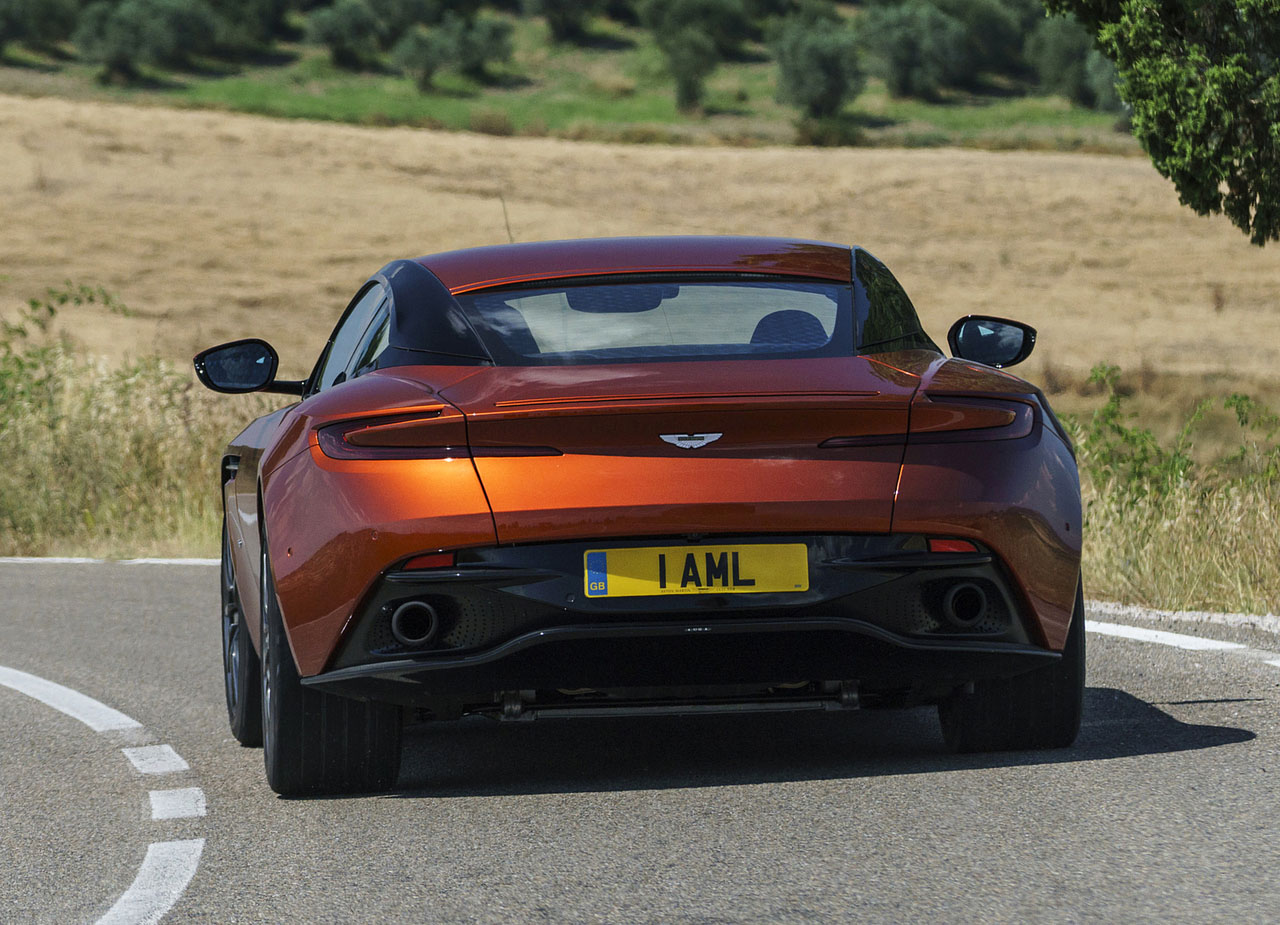 Aston Martin db11 Orange