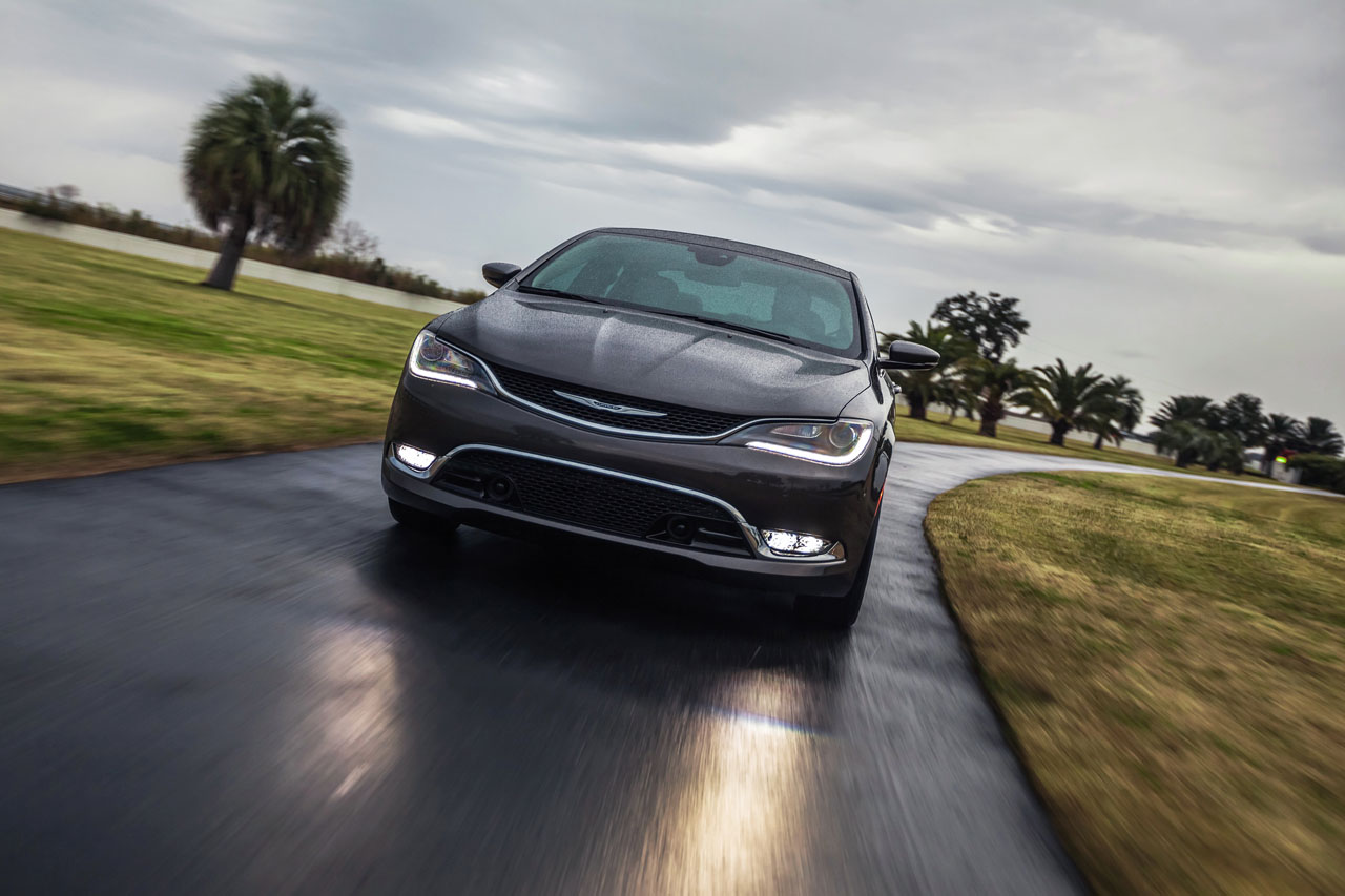 Chrysler 200 2016 салон