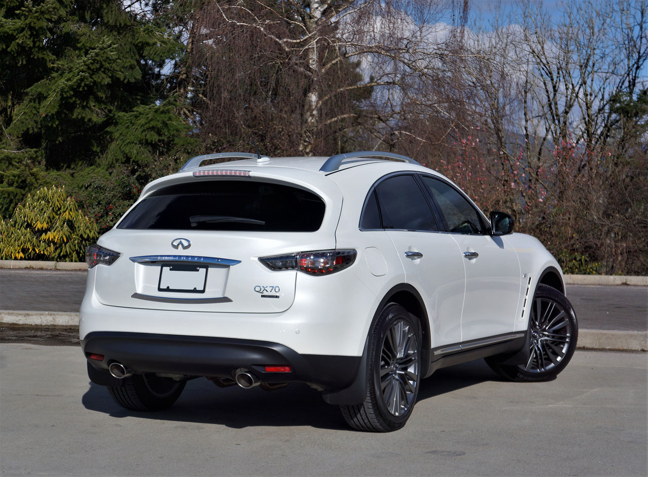 2017 Infiniti QX70 Limited Road Test | The Car Magazine