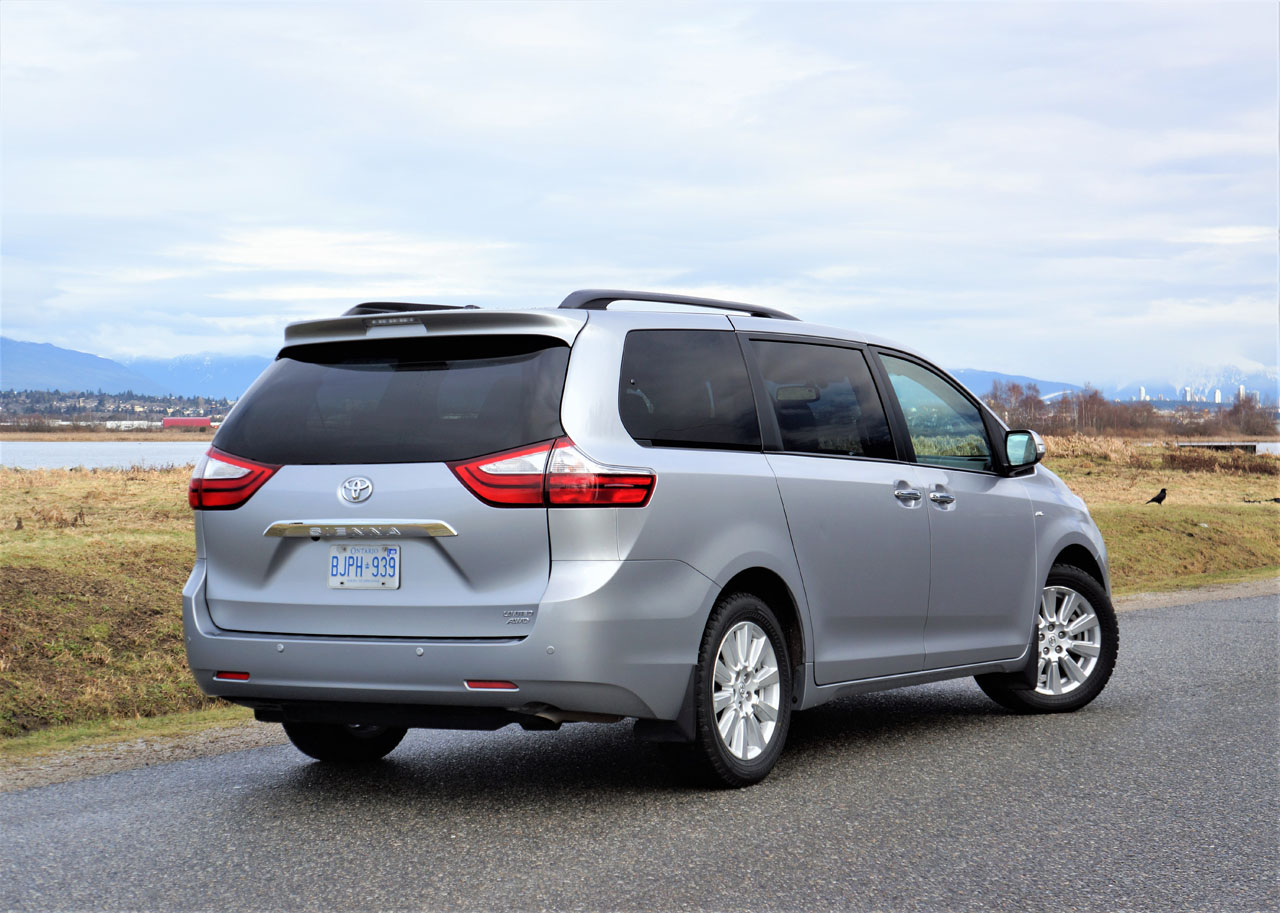 2017 toyota sienna awd