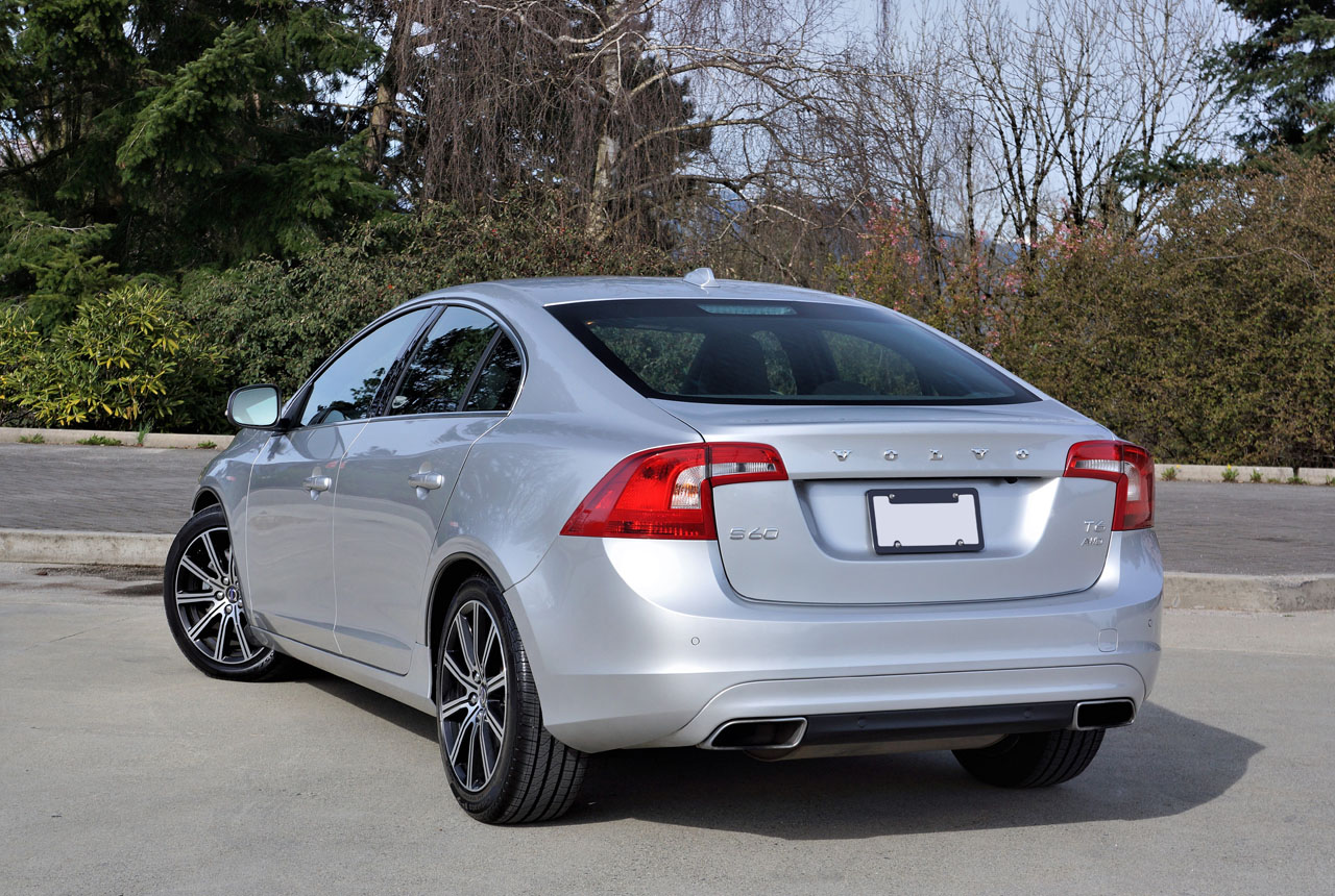 2017 Volvo S60 T6 AWD Premier Road Test | The Car Magazine