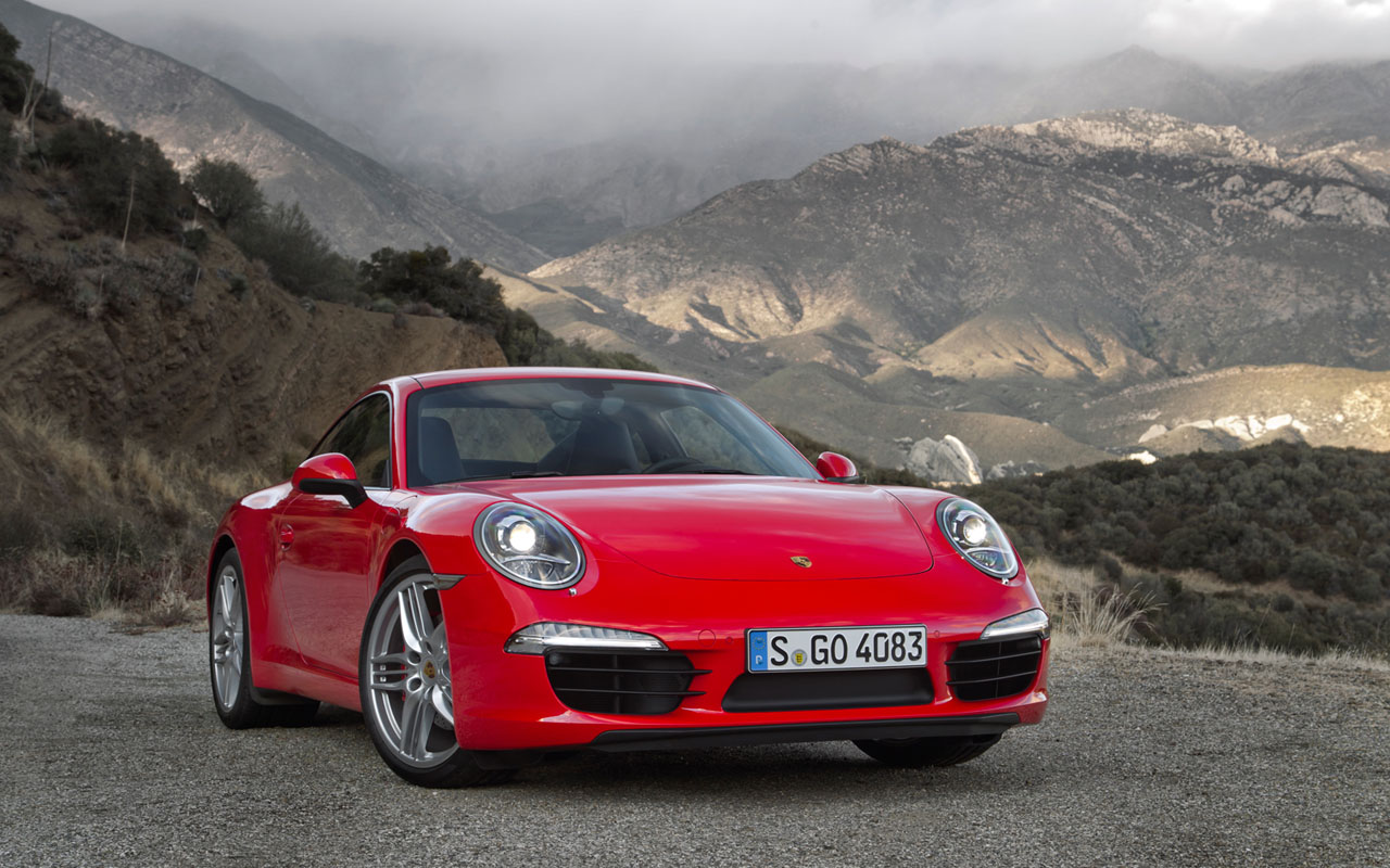Porsche 911 Carrera красный