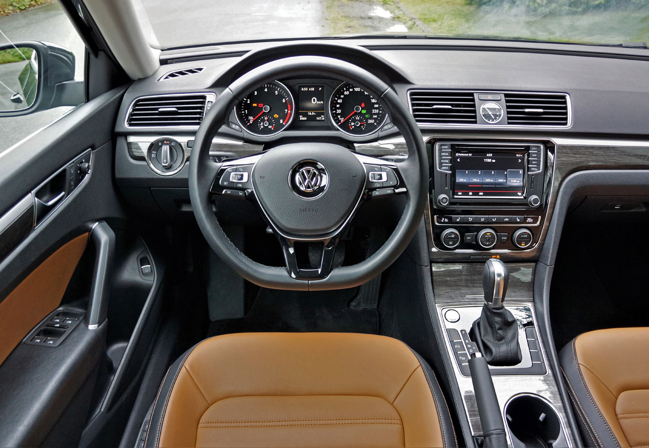 Б 7.8 1. VW Passat b7 Interior. Passat b7 Highline. Фольксваген Пассат б7 салон. Комплектация Highline Фольксваген Пассат б6.