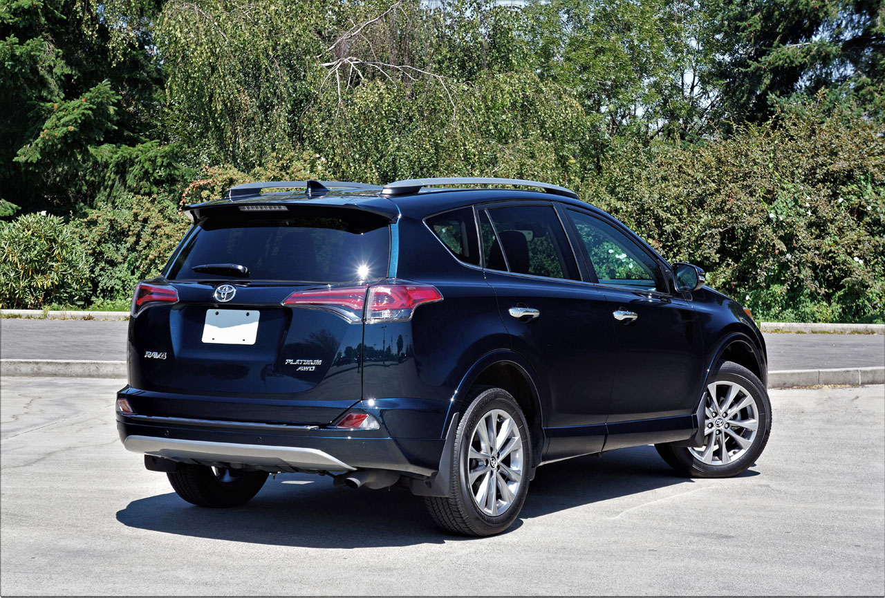 Toyota RAV4 Limited 2017: SUV Andalan yang Tak Lekang Oleh Waktu