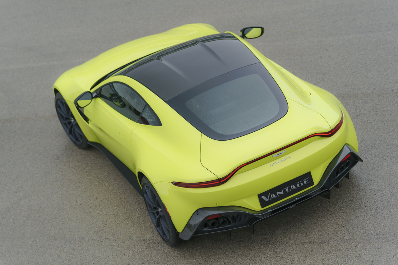 Aston Martin Vantage Р¶РµР»С‚С‹Р№
