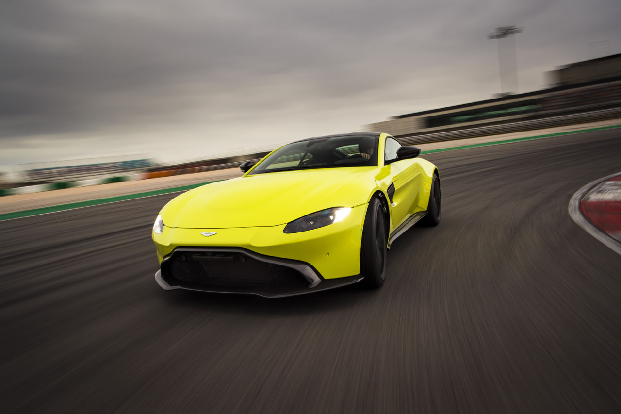 Aston Martin Vantage Р¶РµР»С‚С‹Р№