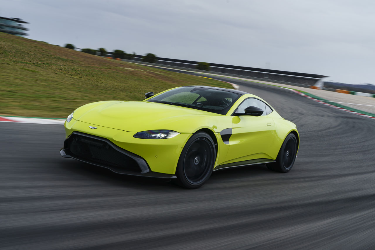 Aston Martin Vantage Р¶РµР»С‚С‹Р№