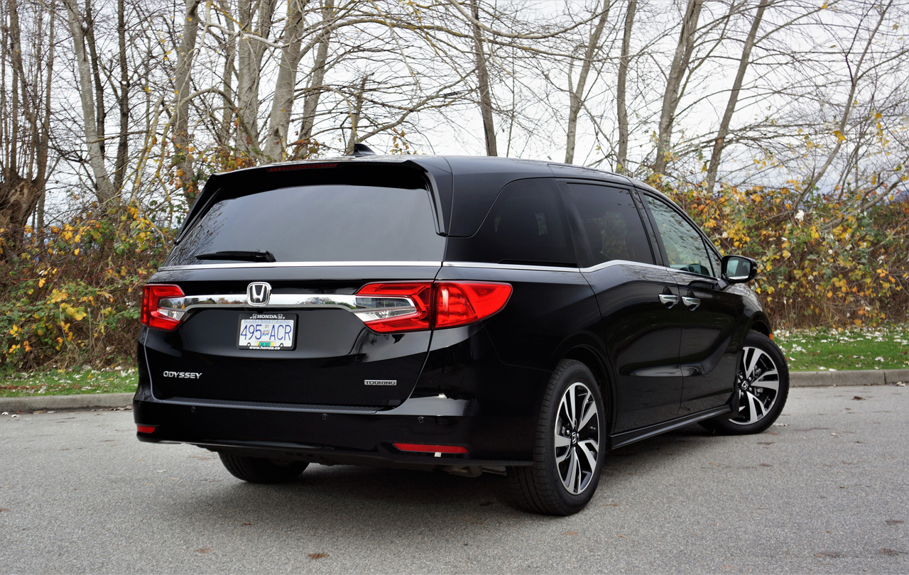 2019 Honda Odyssey Touring Road Test | The Car Magazine