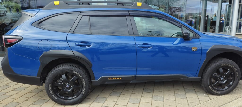 Subaru Outback Geyser Blue with Black Rooftop