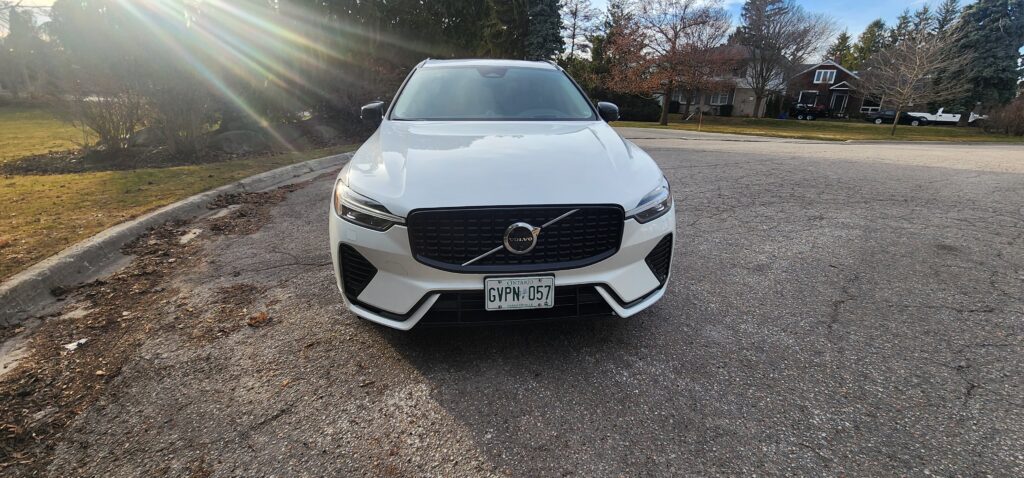 Volvo XC60 Plug In Hybrid Ultra Front View