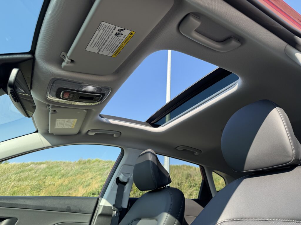 2025 Hyundai Kona Electric - Sunroof