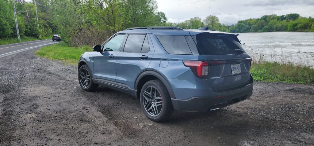 2025 Ford Explorer St Line Rear Side View 2025-08-18