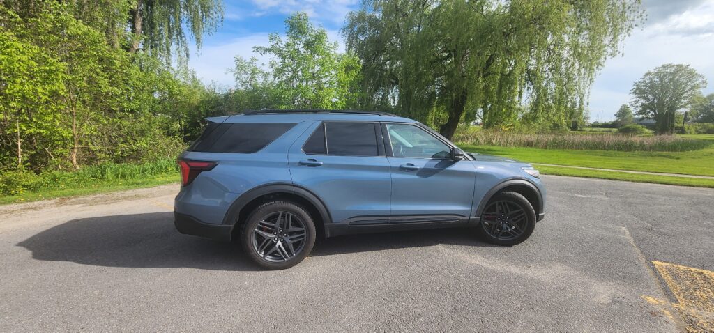 2025 Ford Explorer St Line Side View