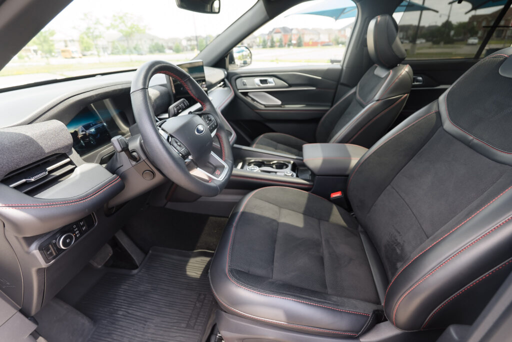 Ford Explorer - Front Seat