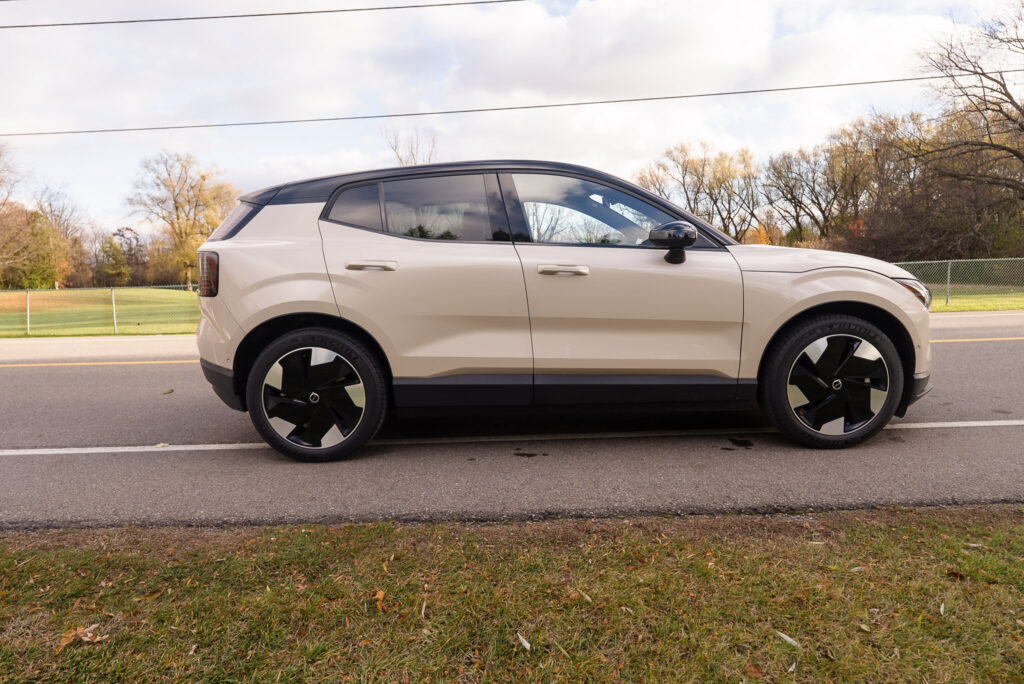 2026 Volvo EX30 - Right side