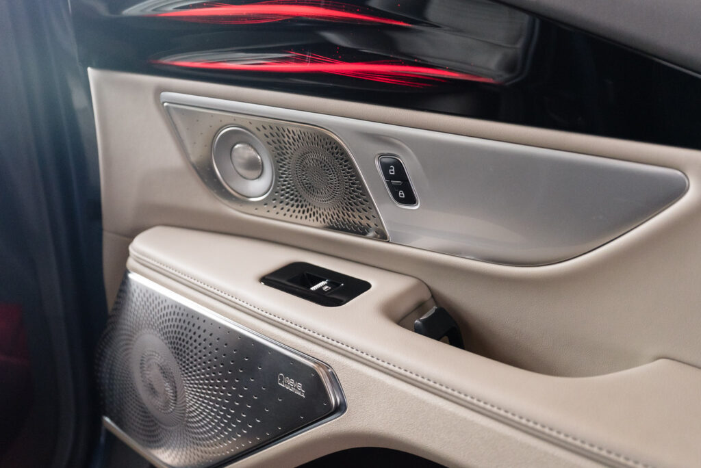 2026 Lincoln Nautilus - Door trim