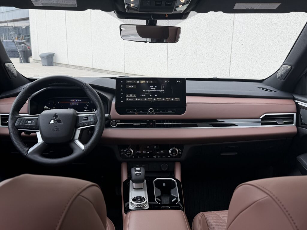 2026 Mitsubishi Outlander GT Premium - Front instrumentation