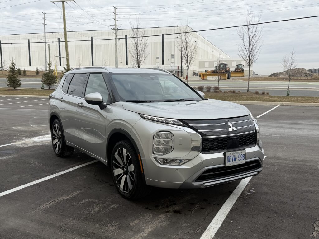 2026 Mitsubishi Outlander GT Premium - Front right