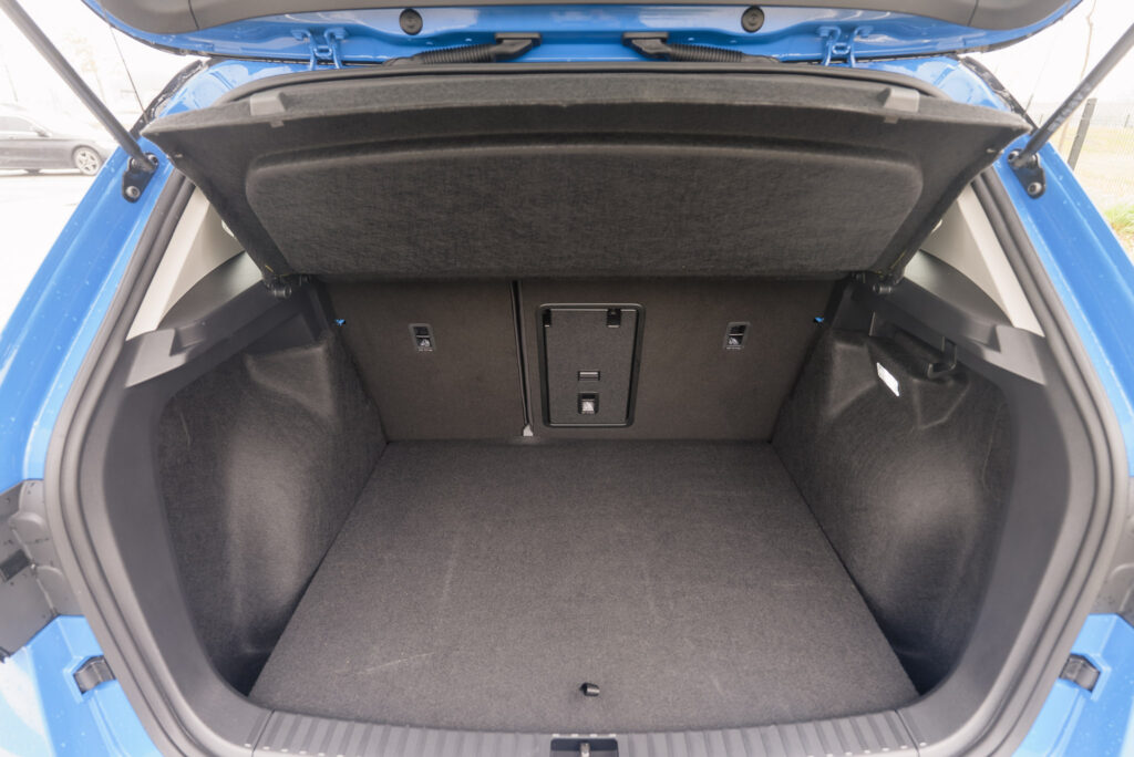 2026 Volkswagen Taos Comfortline Black Edition 4Motion - Cargo