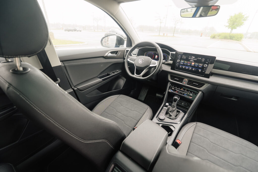 2026 Volkswagen Taos Comfortline Black Edition 4Motion - Interior Front