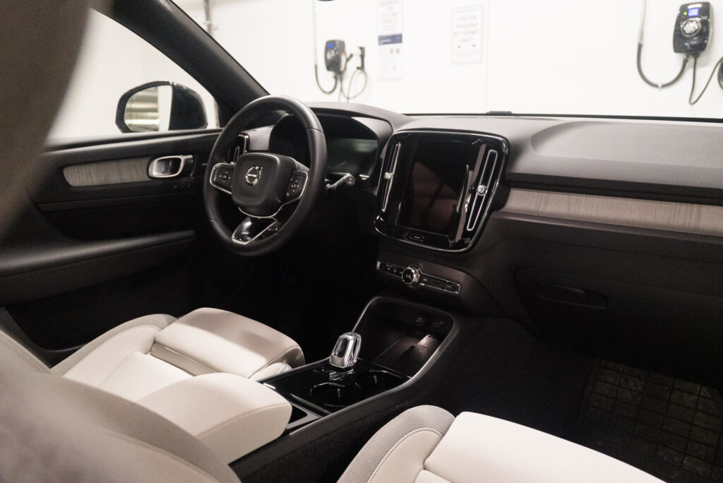 2026 Volvo EX40 - Front Seating