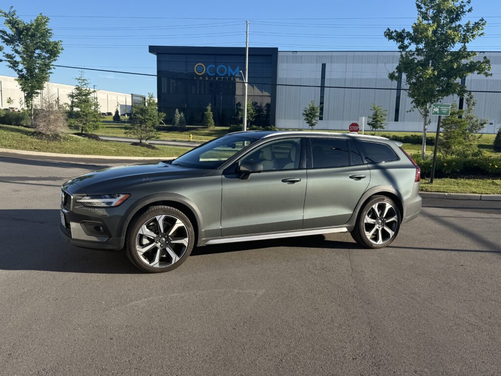 2026 Volvo V60 B5 AWD Ultra Left Front