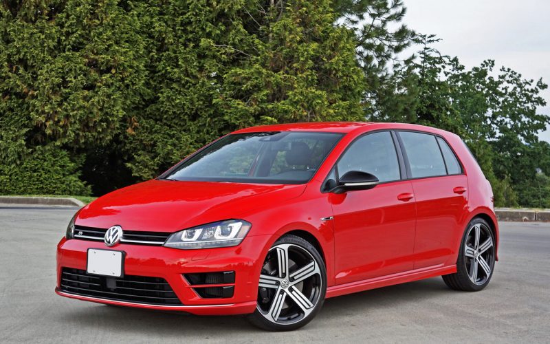 16_volkswagen_golf_r_00500