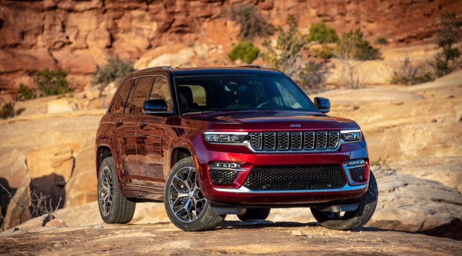 Front Shot of the Jeep Grand Cherokee