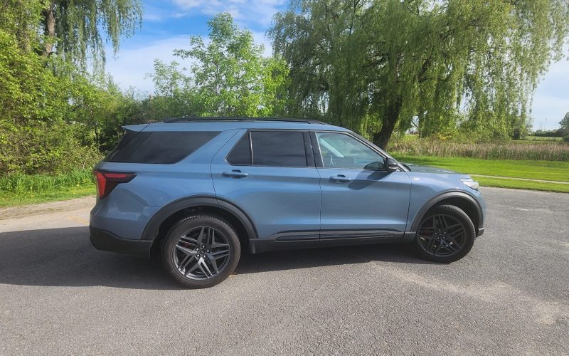 2025 Ford Explorer St Line Side View
