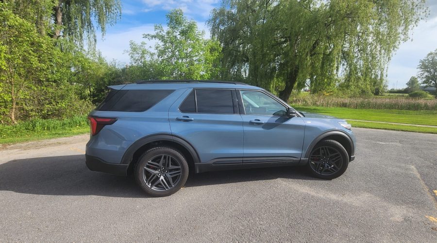 2025 Ford Explorer St Line Side View