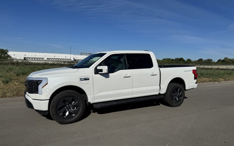 2025 Ford F-150 Lightning Front Left