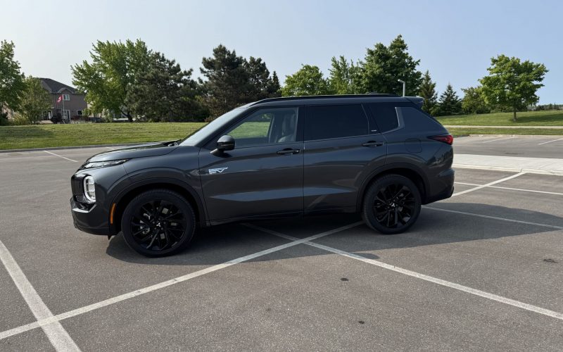 2025 Mitsubishi Outlander PHEV Noir