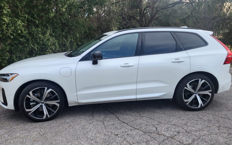 2025 Volvo XC60 Hybrid Side View
