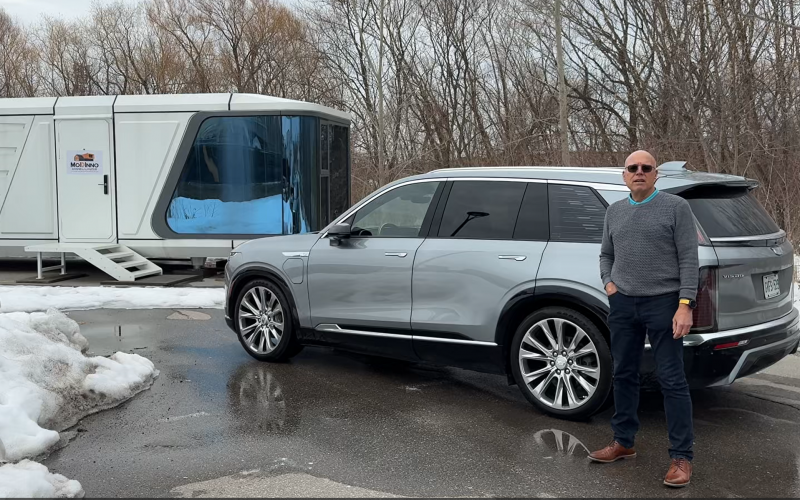 Jim Matthews reviews the 2026 Cadillac Vistiq Premium Luxury