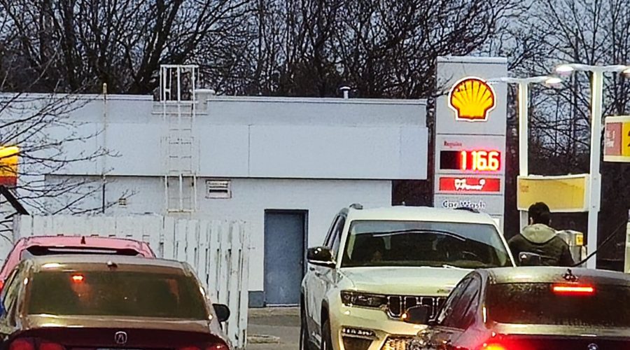 Customers Lined Up For Discounted Gas Price At 6 P.M.